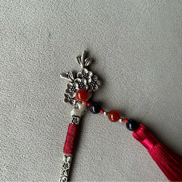 Metal Bookmark ~ Flower Design ~ Red Tassel with Beads ~ Brand New! - Picture 6 of 10
